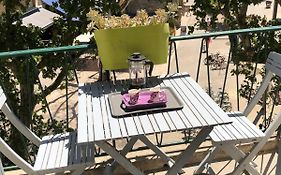 Appartement de charme Avignon CENTRE HISTORIQUE TERRASSE et BALCON Place PIE