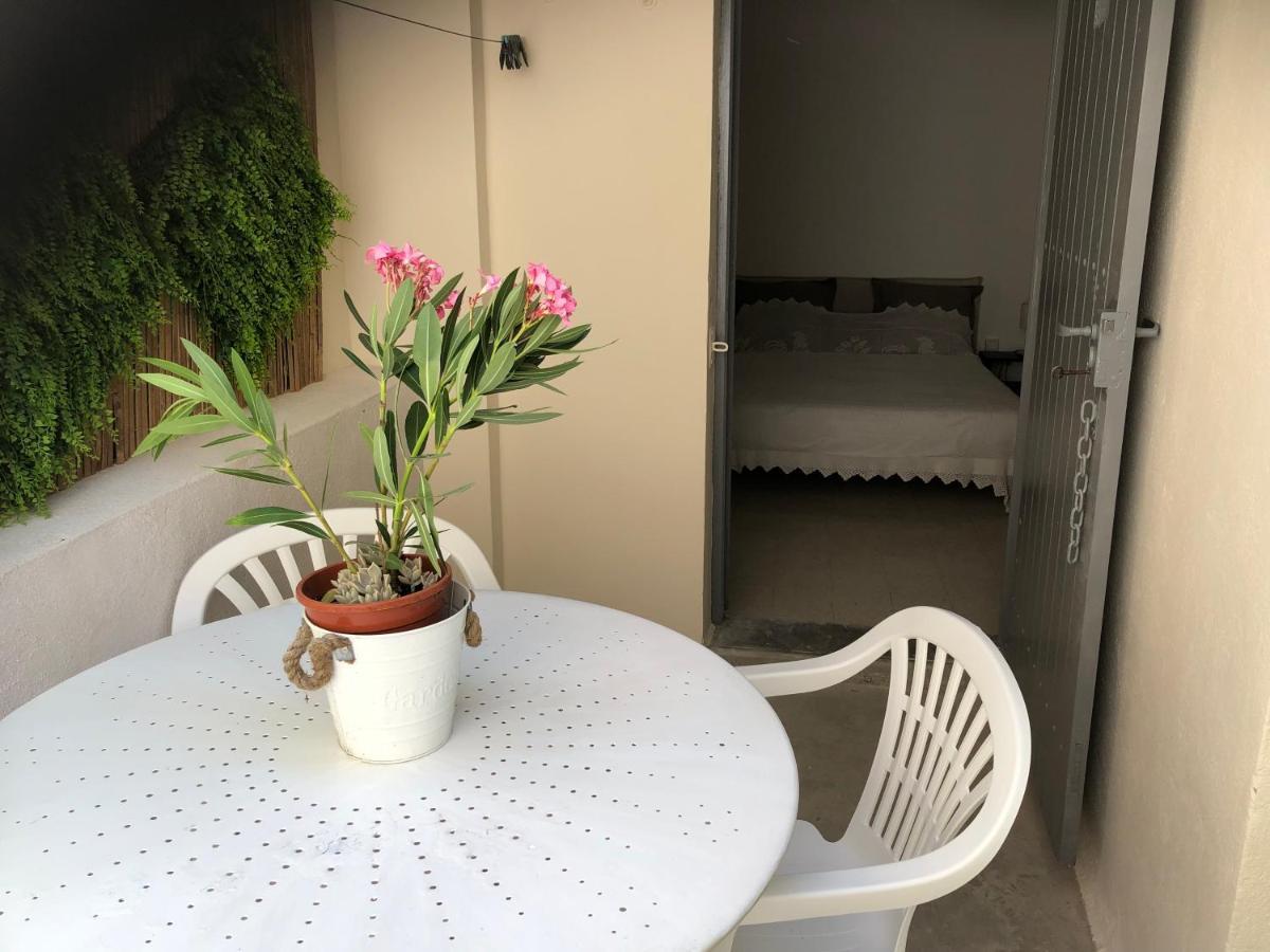 Appartement de charme Avignon CENTRE HISTORIQUE TERRASSE et BALCON Place PIE Extérieur photo