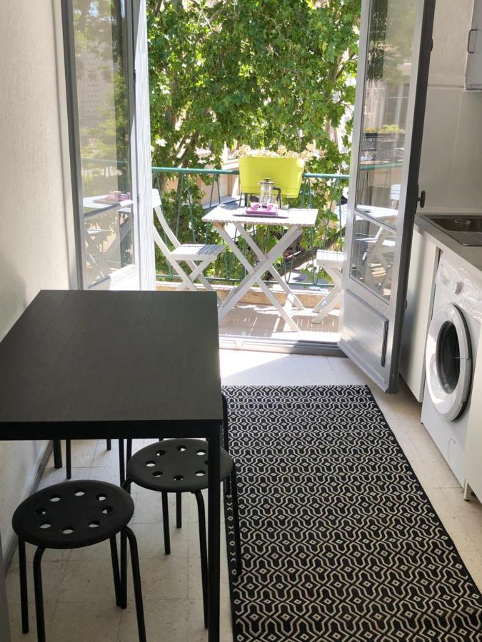 Appartement de charme Avignon CENTRE HISTORIQUE TERRASSE et BALCON Place PIE Extérieur photo
