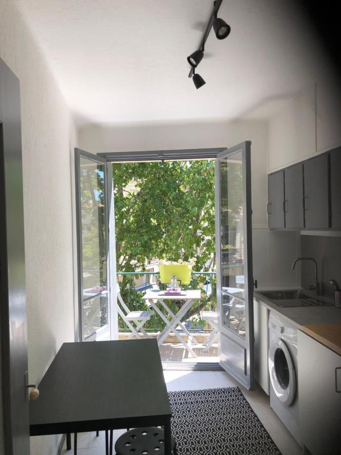 Appartement de charme Avignon CENTRE HISTORIQUE TERRASSE et BALCON Place PIE Extérieur photo