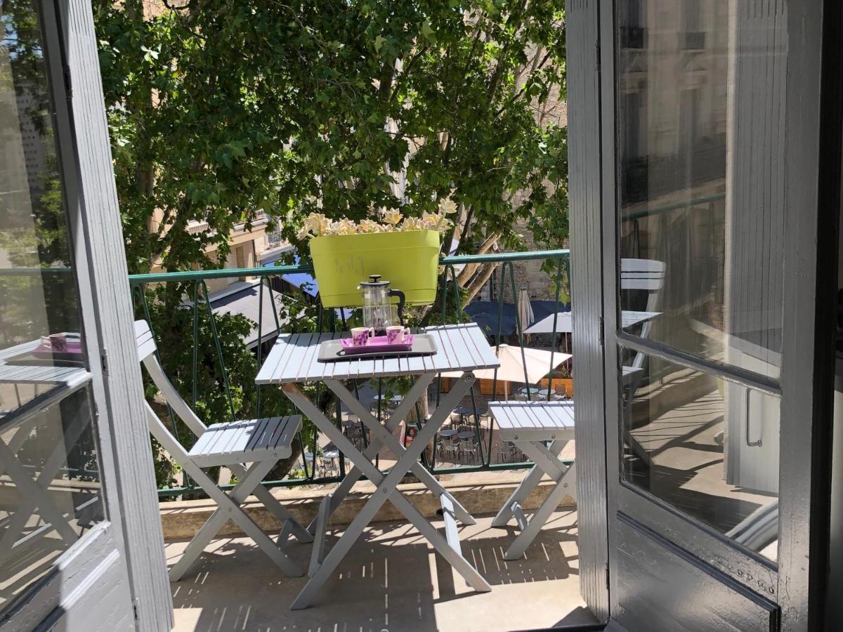 Appartement de charme Avignon CENTRE HISTORIQUE TERRASSE et BALCON Place PIE Extérieur photo